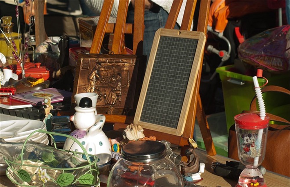 Découvrez l'irrésistible attrait des brocantes parisiennes !